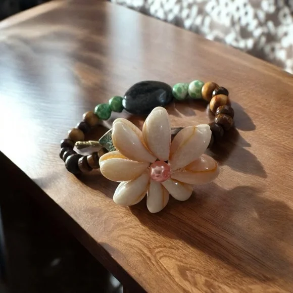 Island inspired crystal bracelet - Picture 2 of 3